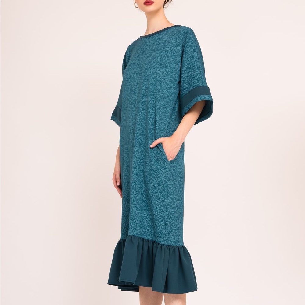 TWO TONED DRESS WITH CONTRASTING HEM RUFFLE - Picture 2 of 3